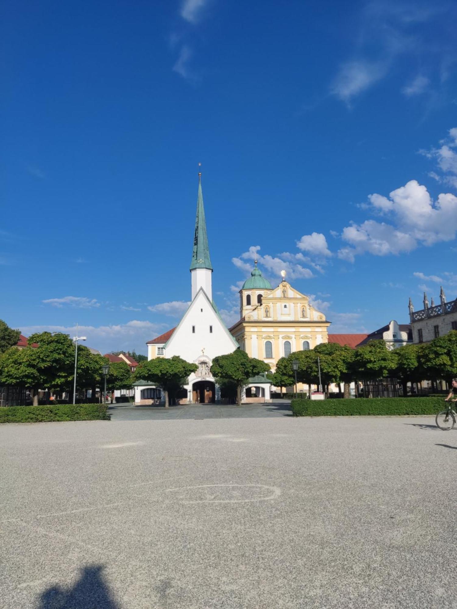 Ferienwohnung Enzian - Naehe Kapellplatz - Oeffentlicher Parkplatz - Aufzug Altotting Bagian luar foto